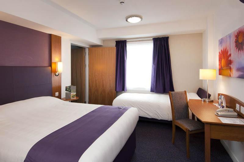 Premier Inn Crewe Nantwich Exterior foto